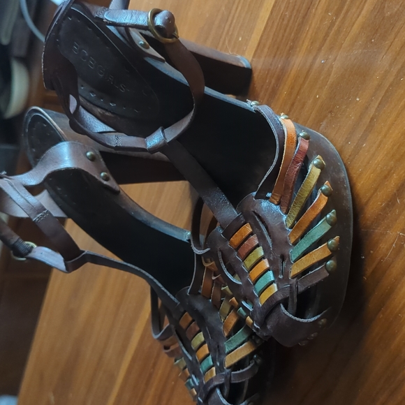 BCBGirls Shoes Wooden T-strap Block Heel Size 7 1/2 - Picture 2 of 9